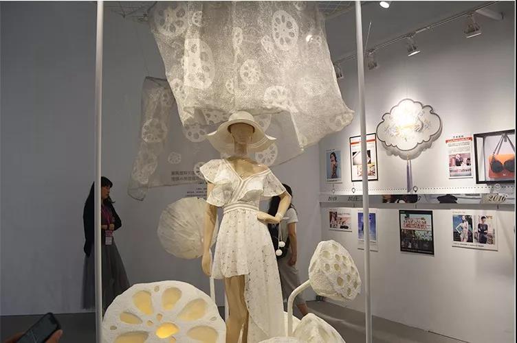 亚洲精品久久国产高清情趣