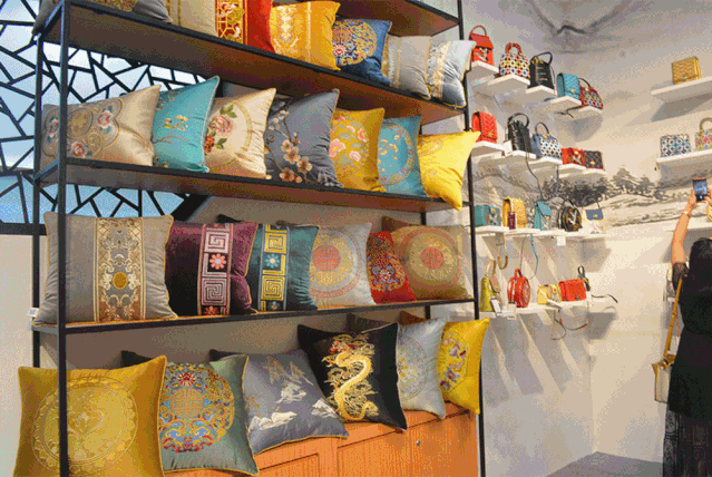 亚洲精品久久国产高清情趣